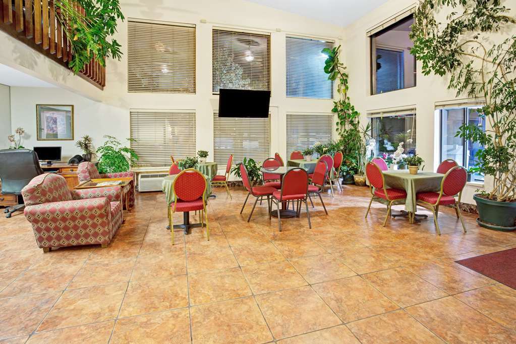 Super 8 By Wyndham Longmont/Twin Peaks Interior foto